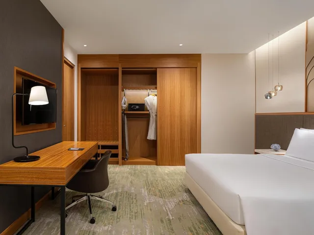 جناح بسرير كينج بإطلالة على المدينة بغرفة نوم واحدة، Radisson Golf And Convention Center Batam 3/4