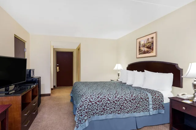 غرفة بسرير كينج لذوي الإعاقة، Days Inn by Wyndham Indianapolis Northeast 1/2