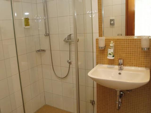 غرفة قياسية ثلاثية بسريرين منفصلين مع أريكة، HOTEL LINDLEINSMUHLE 2/3