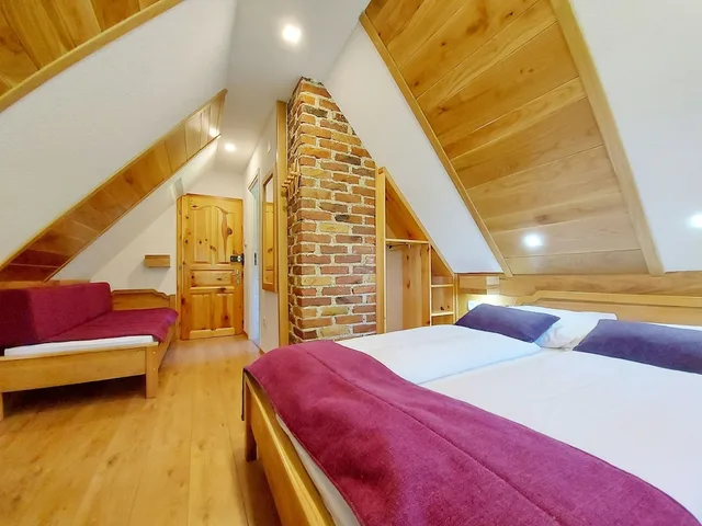 Roof, Triple, Single Bed، Plitvice Ethno House 1/4