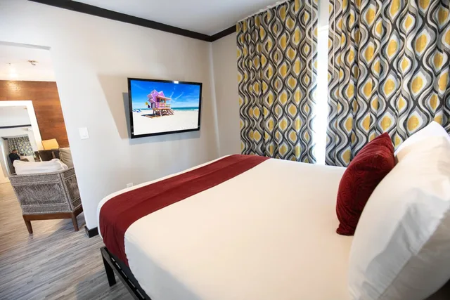 جناح ديلوكس بسرير كينج وسرير كوين بغرفة نوم واحدة لذوي الإعاقة، Metropole Suites South Beach 1/6