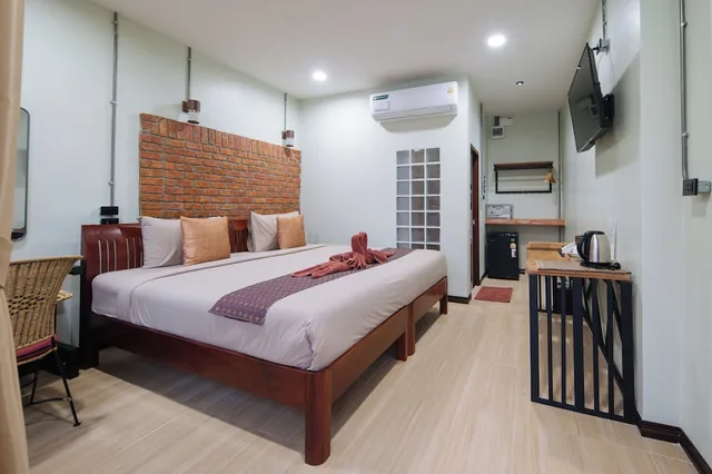 Standard, King Bed, Pool View, Pongphen Guesthouse 4/10