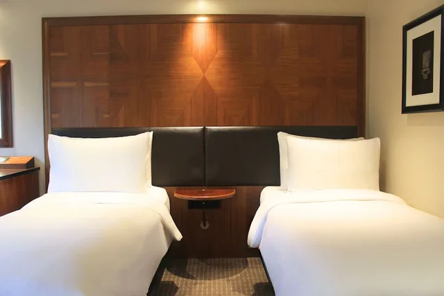 Renovated, Superior, Twin Beds، Radisson Blu Hotel, London Tottenham Court Road 5/9