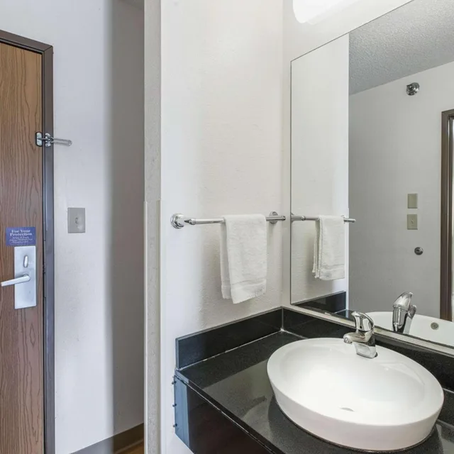 Room, Quadruple, Double Bed, Motel6 Omaha, NE - Central 6/9