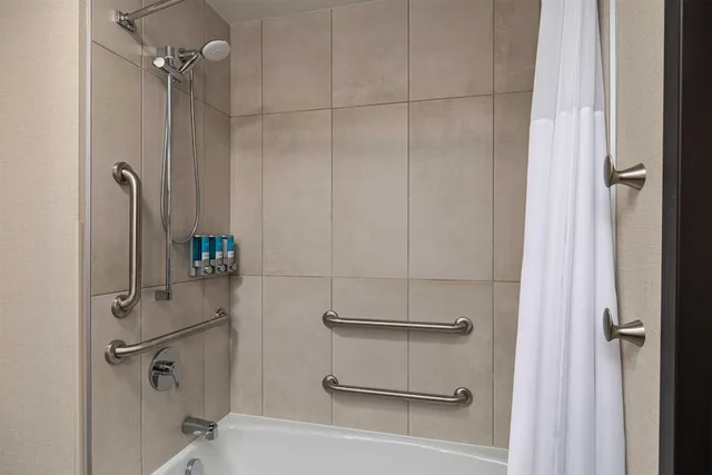 غرفة بسرير كينج لذوي الإعاقة، Drury In and Suites Springfield 4/4