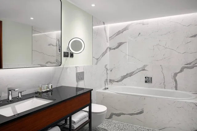 جناح كلوب بشرفة بغرفة نوم واحدة للمدخنين، Prague Marriott Hotel 1/2