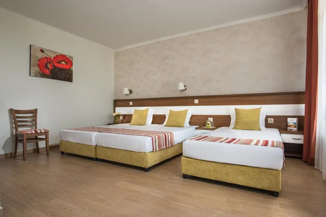 جناح جونيور بشرفة، Miramar Hotel 2/3
