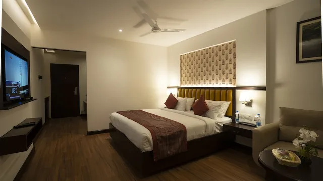 غرفة ديلوكس بسرير مزدوج، Grand Continent Secunderabad A Sarovar Portico Affiliate Hotel 2/5
