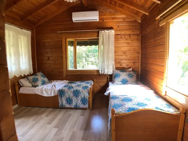 بنغل عائلي بسرير فردي وسرير كوين بشرفة مع أريكة، Turkuaz Bungalows 2/5