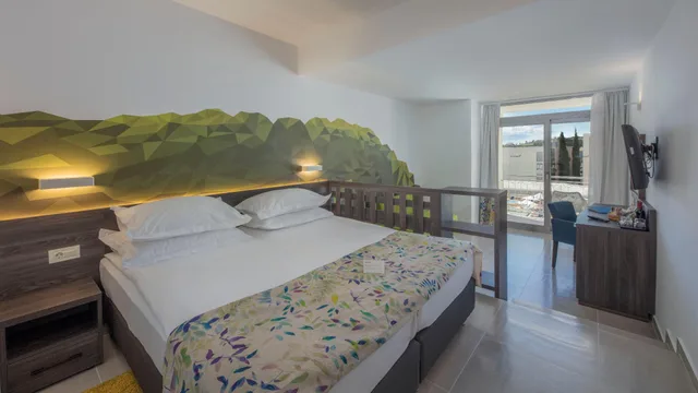 Superior, Double Bed, Lateral Side Sea View, Sofa، Bluesun Hotel Alga 1/1