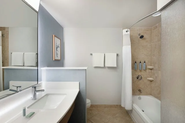 Room, King Bed, Sofa, Courtyard by Marriott Sandestin at Grand Boulevard 5/6