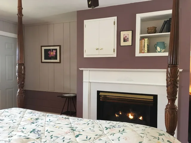 Maple, Sugar, Queen Bed، Deerhill Inn 2/3