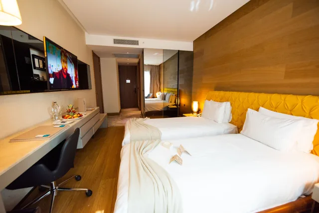 غرفة عائلية بسرير مزدوج وسريرين منفصلين بغرفتي نوم، Dosso Dossi Hotels and SPA Downtown 1/5