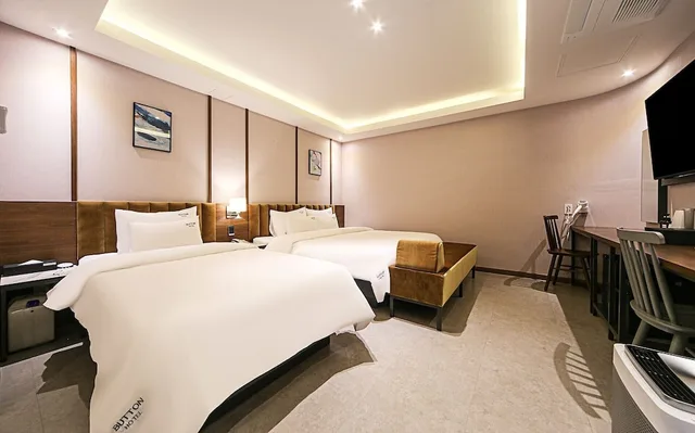 Vip, Twin Beds, 1 Double and 1 Single Bed، Special W Motel 5/10