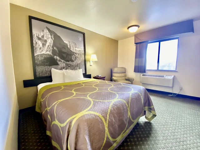 غرفة بسرير كوين، Super 8 By Wyndham Butte Mt 4/7