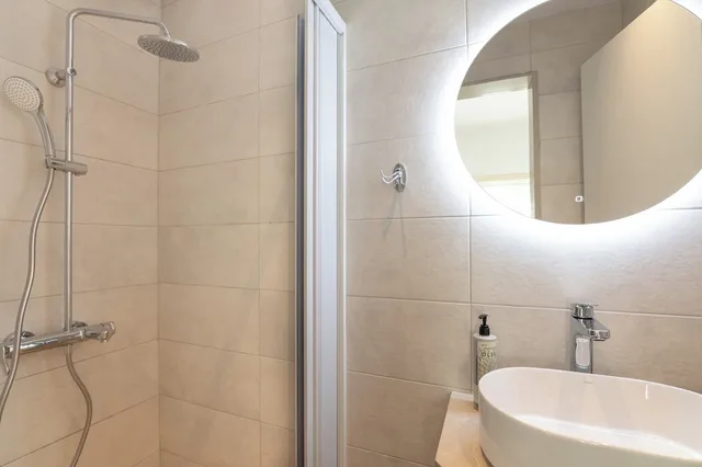 Junior Suite, Double Bed, Beach Front, Sea View, Sofa، Almiriki Chios Rooms & Apartments 3/5