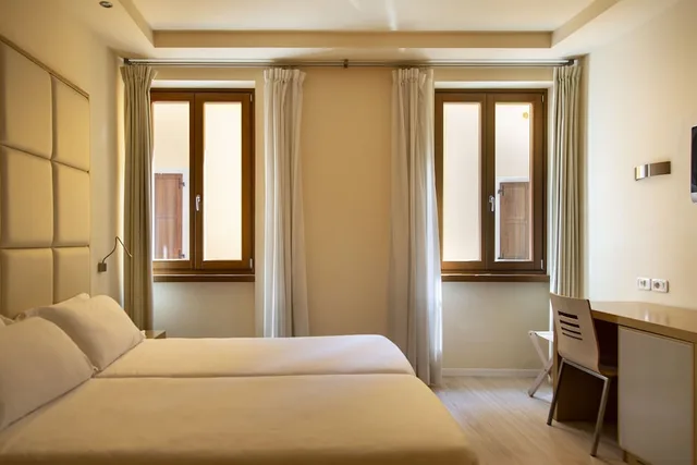 جناح جونيور، HOTEL ANTICO BORGO 1/6