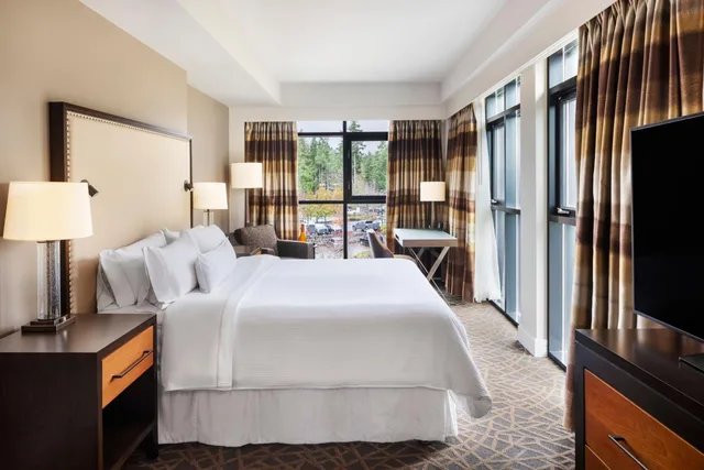 1 Bedroom, 2 Rooms, Club House, Suite, King Bed, Resort View, Corner, Westin Bear Mountain Golf Resort And Spa 2/3