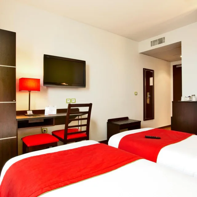 غرفة بسريرين منفصلين، Hotel Kyriad Design Enzo Thionville 6/10