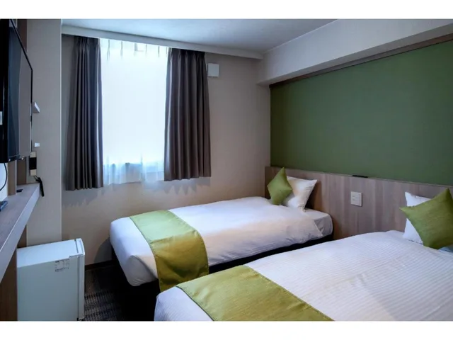 غرفة غربية بسريرين منفصلين، Hotel Lantana Naha Matsuyama 1/1