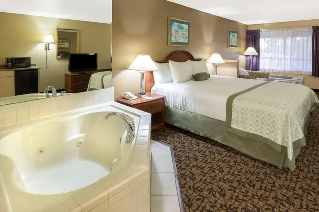 جناح بسرير كينج، Hawthorn Suites By Wyndham Napa Valley 4/4