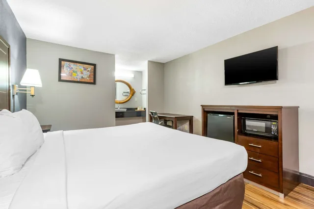 غرفة قياسية بسرير كينج للمدخنين، Econo Lodge Rock Hill Northeast 2/4