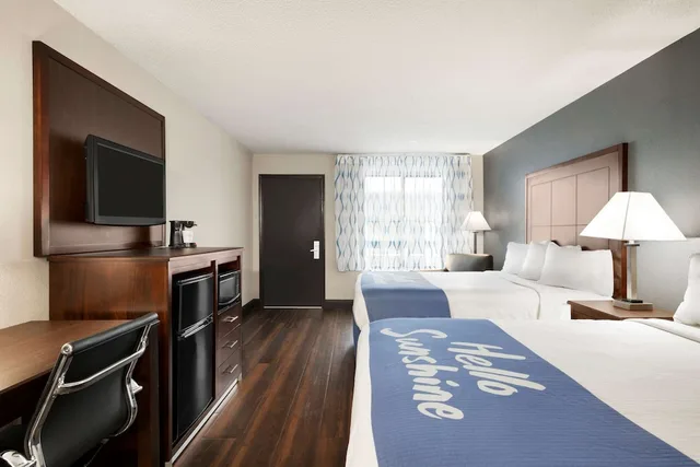 غرفة بسريرين كوين للمدخنين، Days Inn By Wyndham Rock Hill 2/4