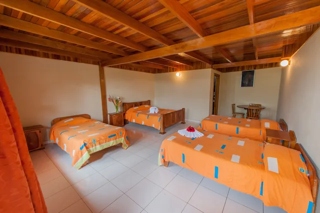 غرفة رباعية بسرير كوين وسريرين فرديين، Hotel El Atardecer 4/10