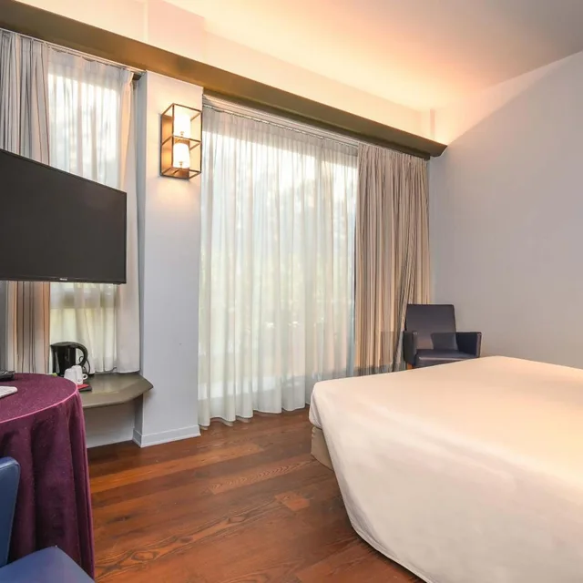 غرفة بسرير مزدوج بشرفة، Hotel City 3/8