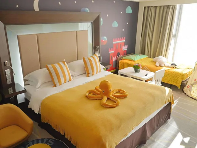 غرفة سوبيريور عائلية بسرير كوين مع أريكة، Novotel Nanjing Central Suning 1/7