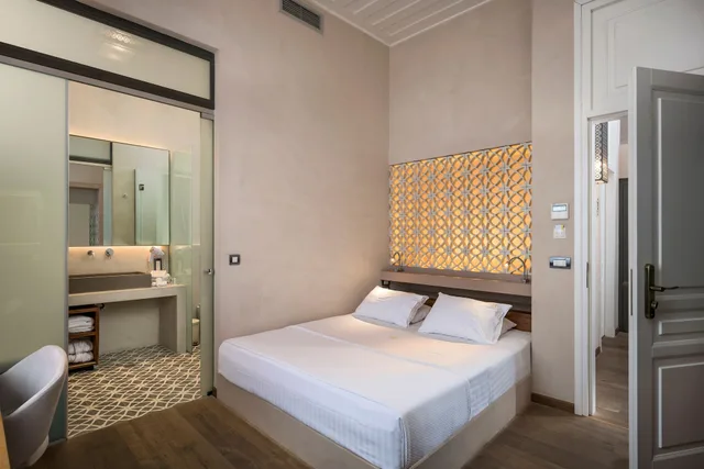 غرفة قياسية بسرير كينج، Ambassadors Residence 1/2