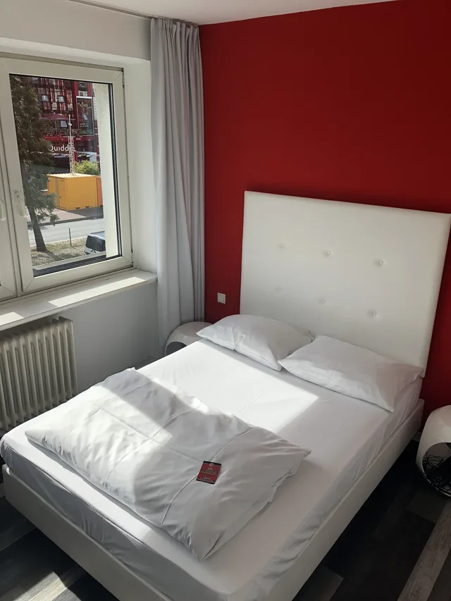 غرفة قياسية مفردة بسرير كوين، Cityhotel Monopol 1/4