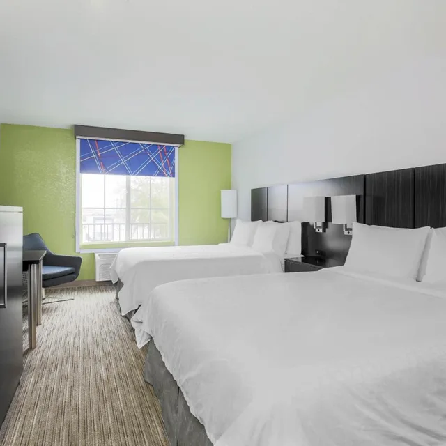 جناح بسريرين مزدوجين لذوي الإعاقة، Holiday Inn Express Lancaster 1/3