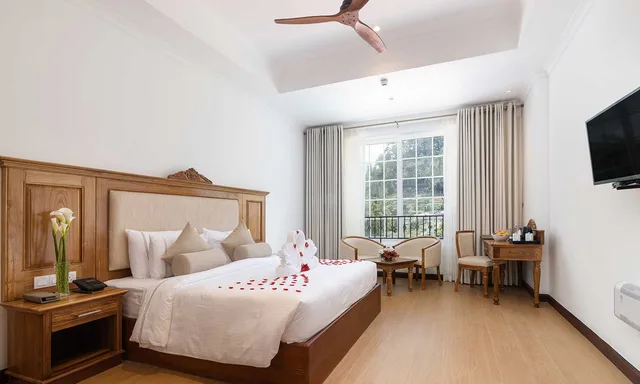 Deluxe, Double Bed, Araliya Red 1/1