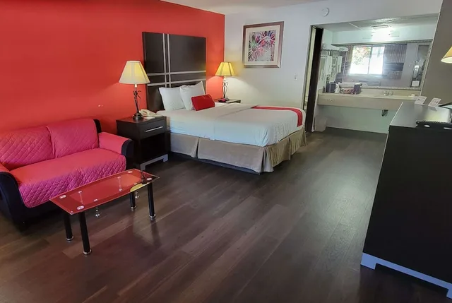 غرفة ديلوكس بسرير كوين، Ramada by Wyndham Mountain Home 2/5