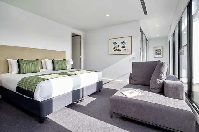 3 Bedrooms, Penthouse, 3 King Beds, 381 Cremorne 1/2