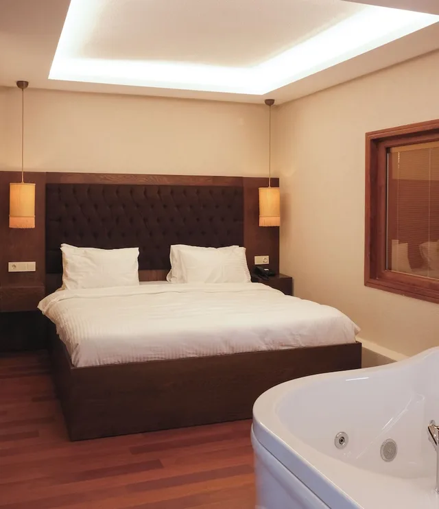 جناح بريميوم بسرير كينج بإطلالة على البحر بشرفة، Phellos Suites 2/5