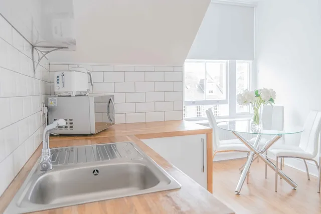 1 Bedroom, Apartment, Queen Bed, Sofa, Edinburgh Castle Apartments And Suites 5/5