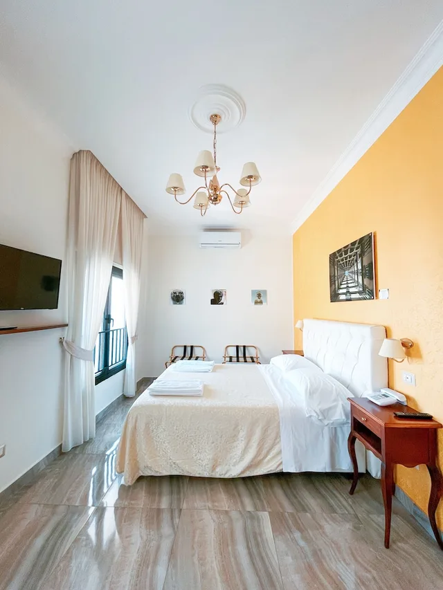 Superior, Double Bed, Ostello Bello Napoli 2/9