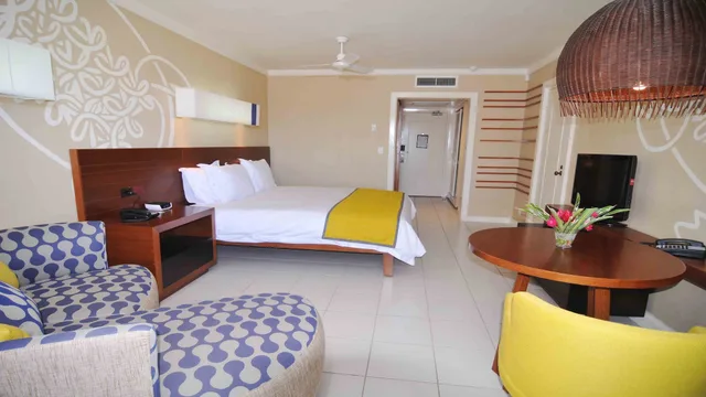 Room, King Bed, Resort View، Holiday Inn Resort Vanuatu 1/2