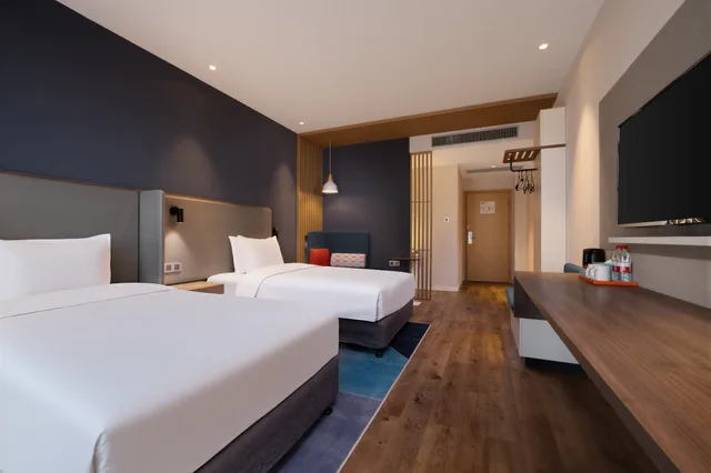 غرفة قياسية بسريرين منفصلين، Holiday Inn Express Pengzhou Downtown 1/5