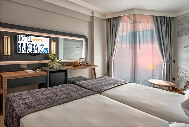غرفة بسرير مزدوج بإطلالة على المسبح، Riviera Zen Hotel - Adult Only 2/10