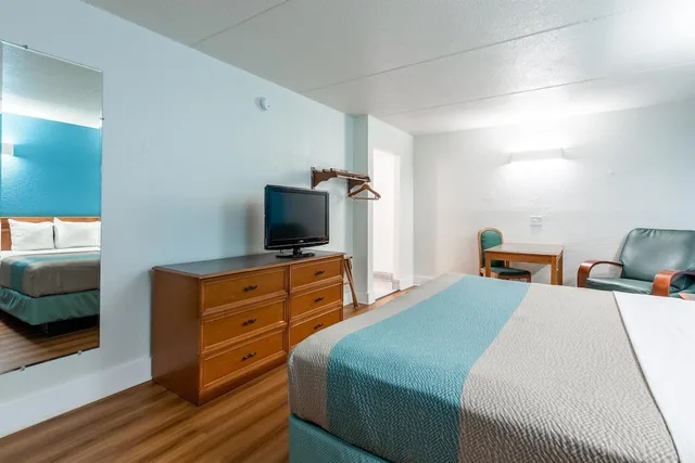 Deluxe, King Bed, Motel6 North Little Rock, AR - McCain 3/10