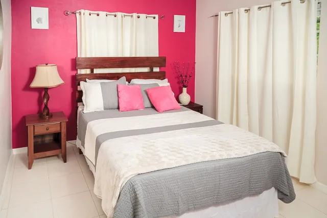Junior, Apartment, Queen Bed, City View, Courtyard Area, Skyview Manor Guest Apartments 1/4