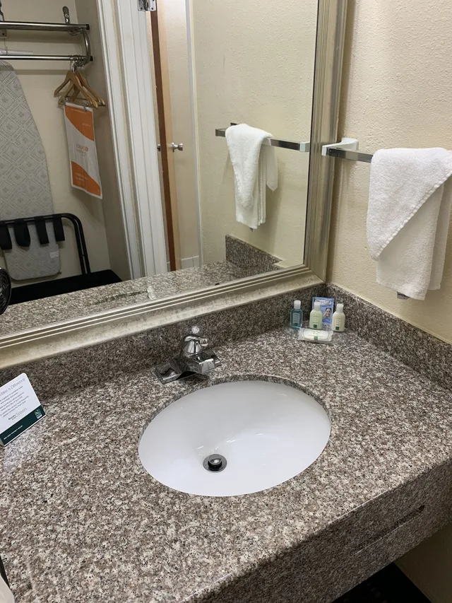 غرفة قياسية بسرير مزدوج، Quality Inn and Suites Pensacola Bayview 5/5