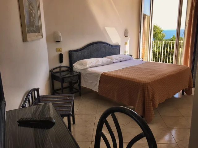 غرفة بسرير مزدوج بإطلالة على البحر، Hotel Don Felipe 2/5
