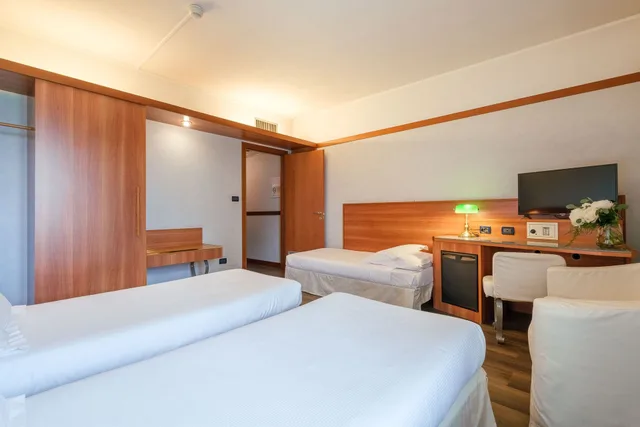 غرفة ثلاثية بسرير كوين وسرير فردي، Shg Hotel Bologna 2/10
