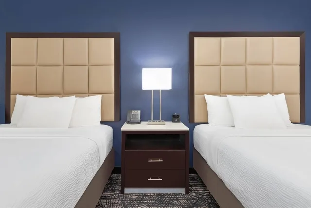 غرفة بسريرين كوين لذوي الإعاقة، La Quinta Inn And Suites Paris 1/8