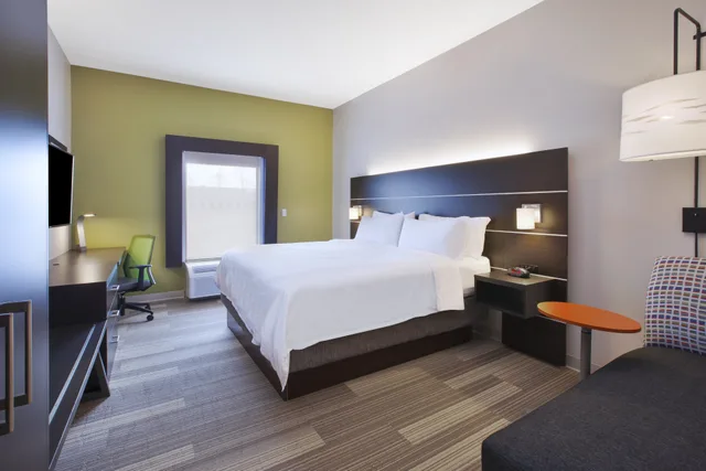 غرفة بسرير كينج لذوي الإعاقة، Holiday Inn Express Tiffin 1/1