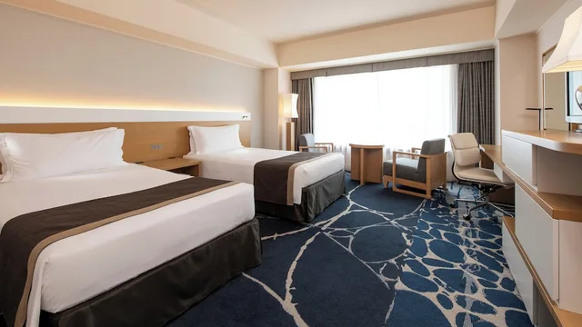 غرفة بريميوم بسريرين منفصلين بإطلالة على المدينة، InterContinental Yokohama Grand 2/4